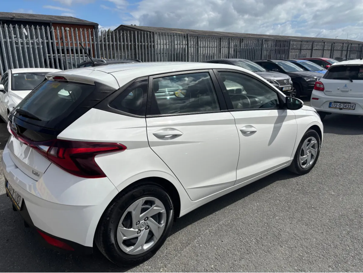 Hyundai i20 CLASSIC 5DR - Image 2