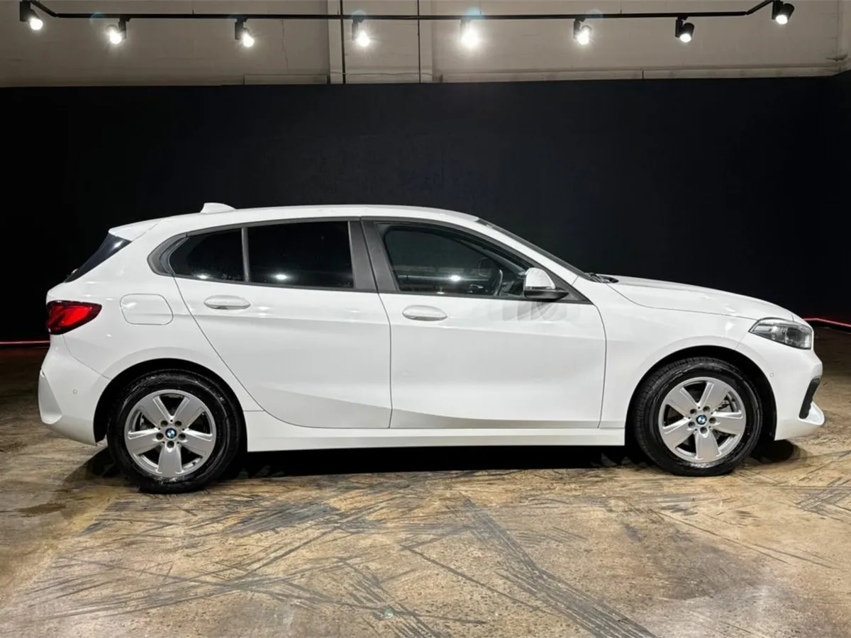 BMW 1-Series 1.5 AUTOMATIC - Image 3