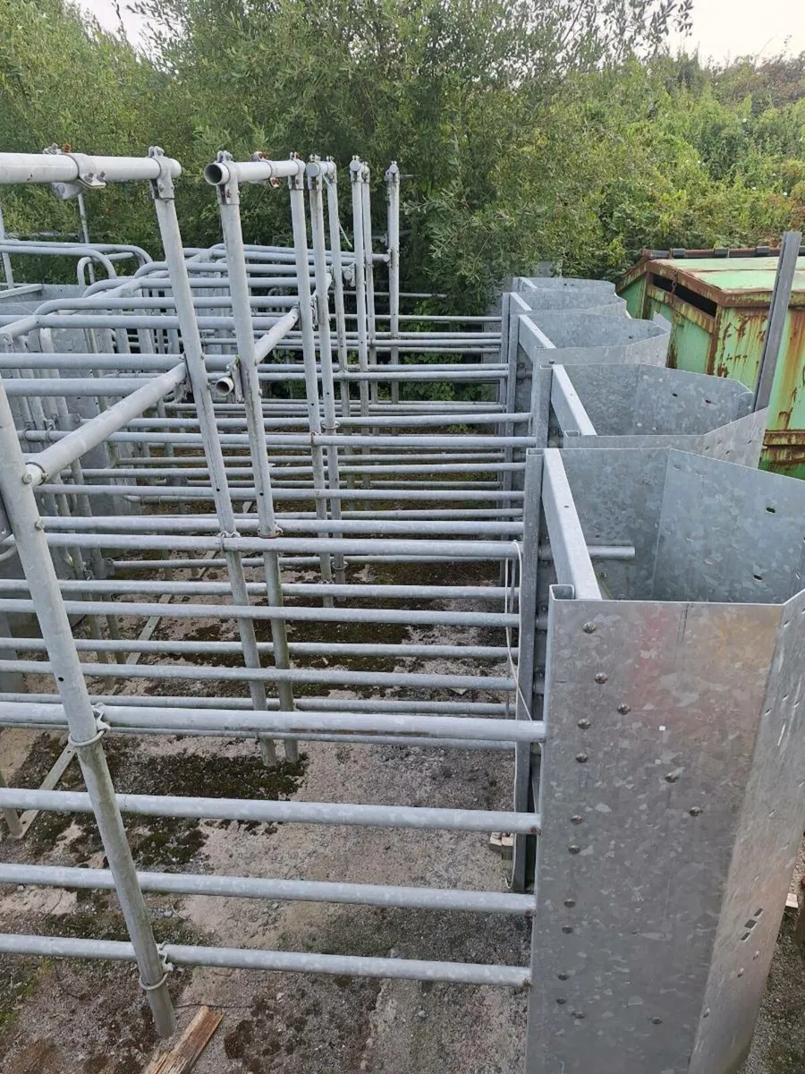 Out of parlour feeders (Fullwood) - Image 1