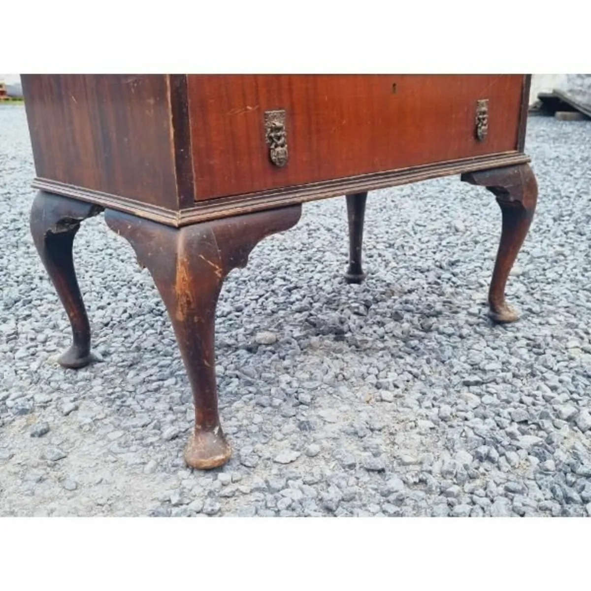 Carved Oak Hall Chair – KAS369 - Image 1