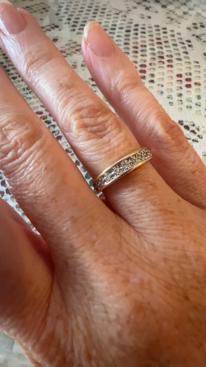 9ct yellow gold diamond eternity ring - Image 3