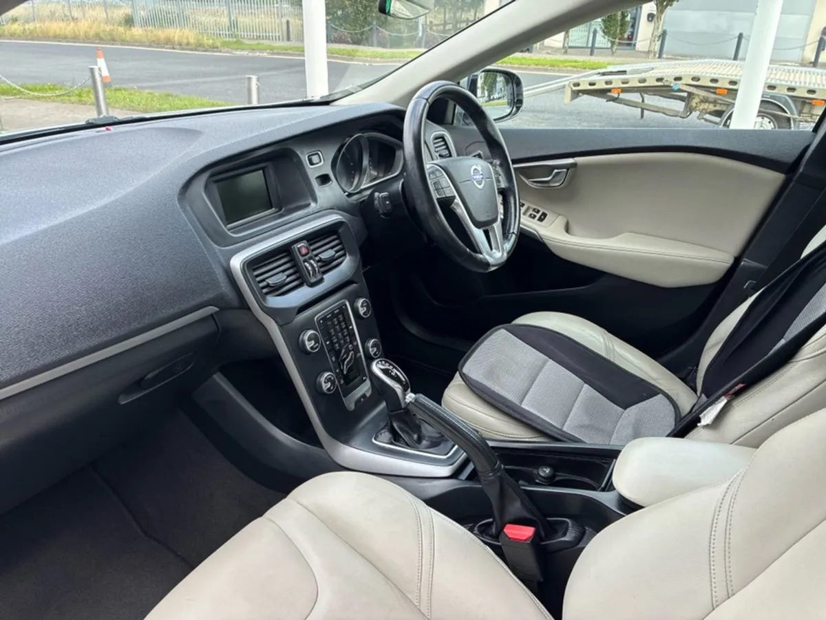 Volvo V40 Diesel Auto - Image 3