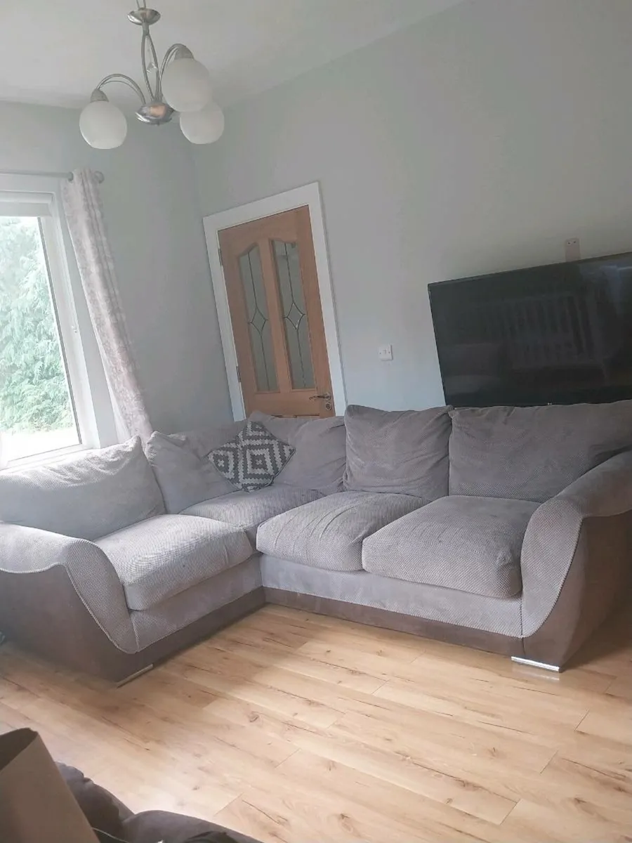 Couch - Image 2