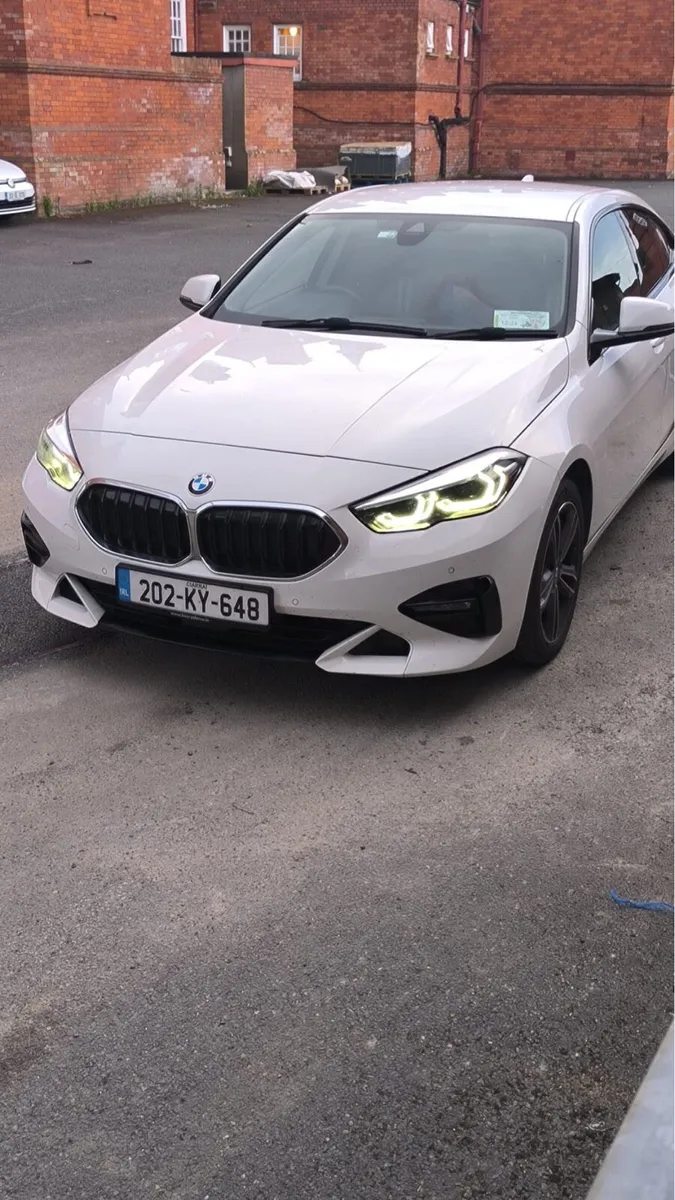 BMW 220 - Image 2