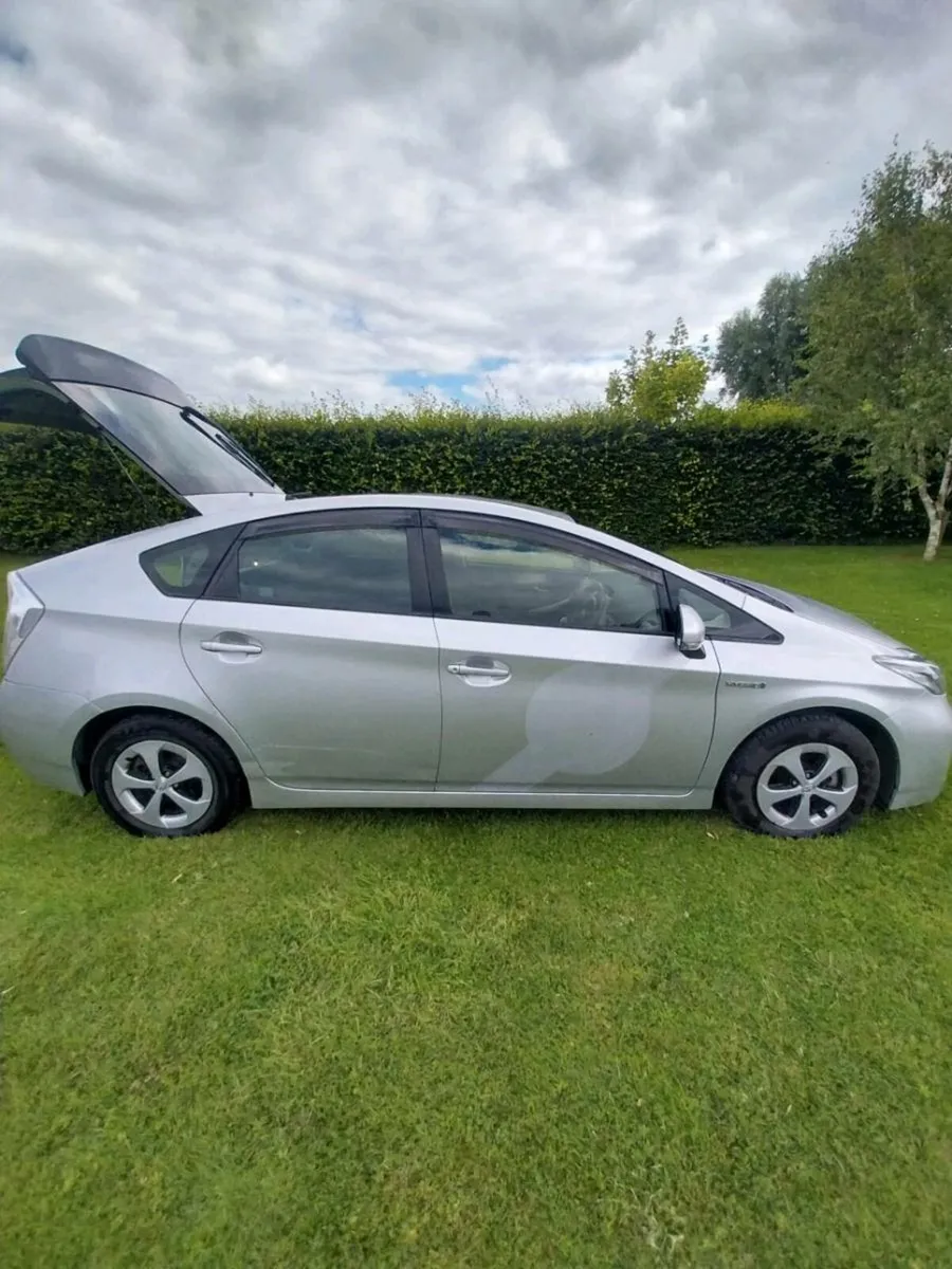 Toyota prius - Image 4