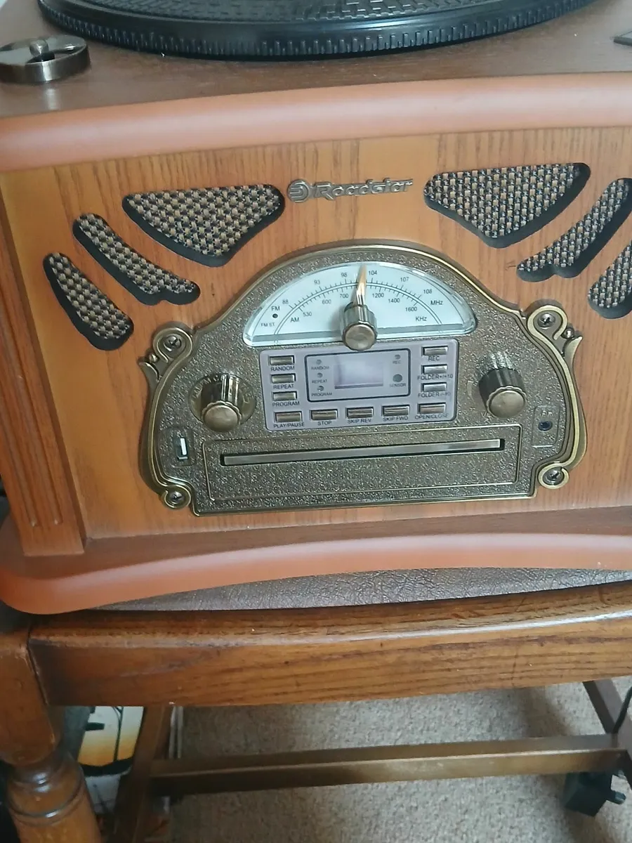 Retro vintage gramophone - Image 3