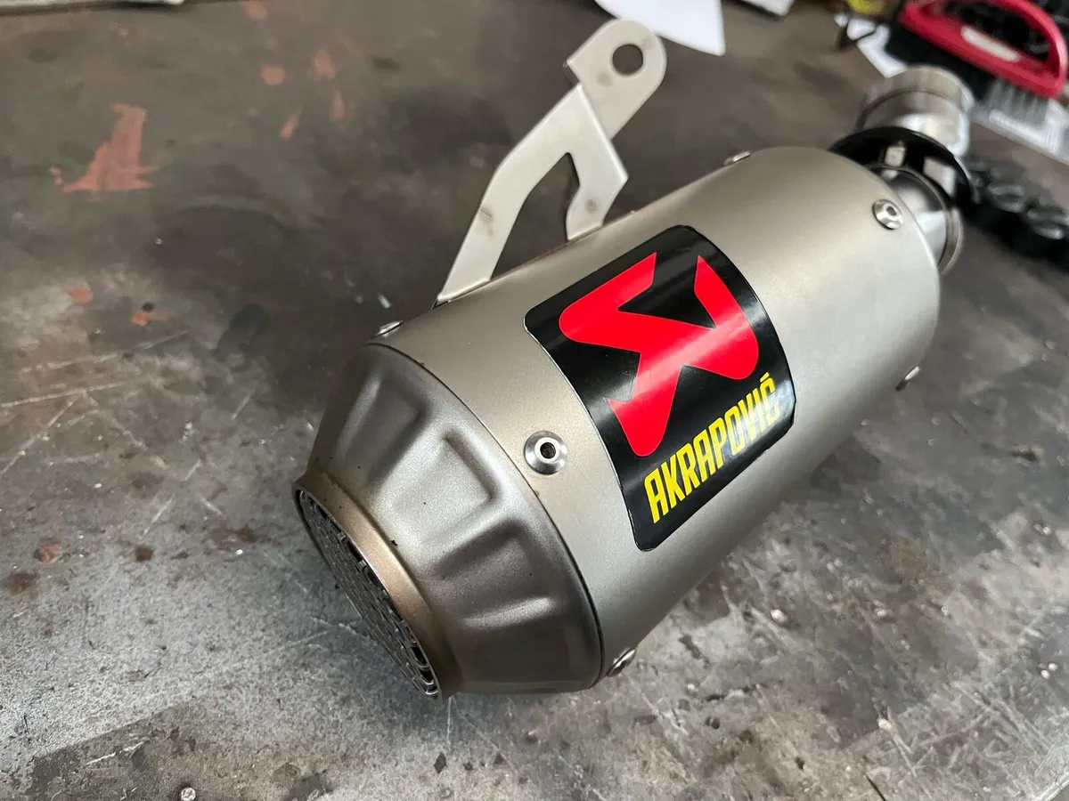 Honda Fireblade sc77 akrapovic titanium exhaust - Image 3