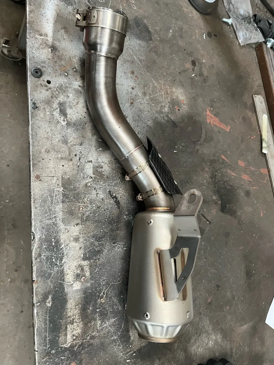 Honda Fireblade sc77 akrapovic titanium exhaust - Image 4