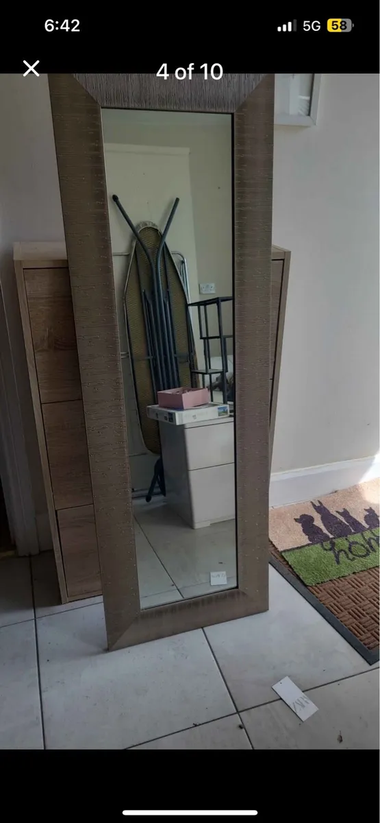 1 bedside table 2 mirrors 1 shoe holder message - Image 3