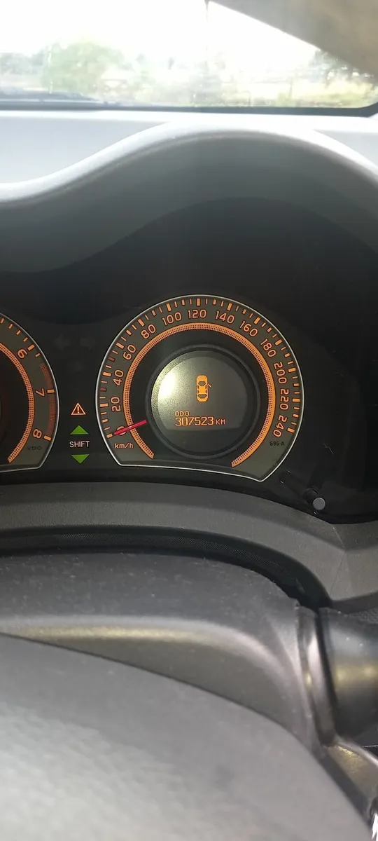 Toyota Auris 2007 - Image 2