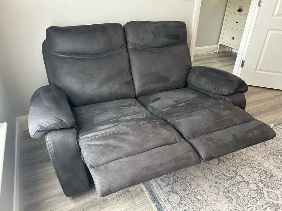 2 seater recliner - Image 4