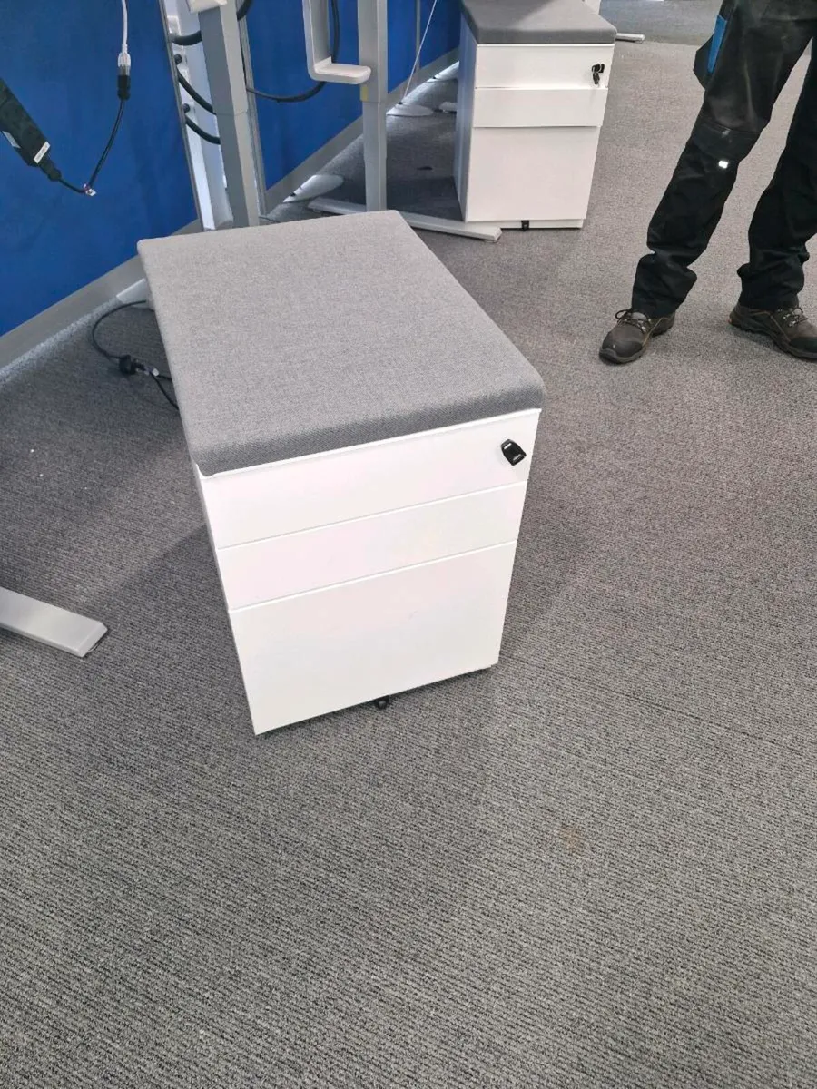 Locker pedestal - Image 1