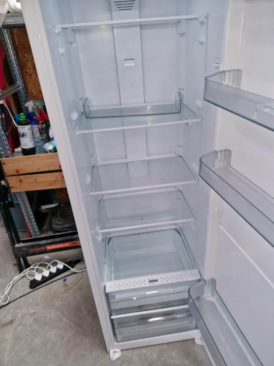 Integrated Larder fridge - Image 4