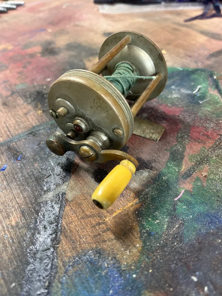 Vintage fishing reel - Image 2