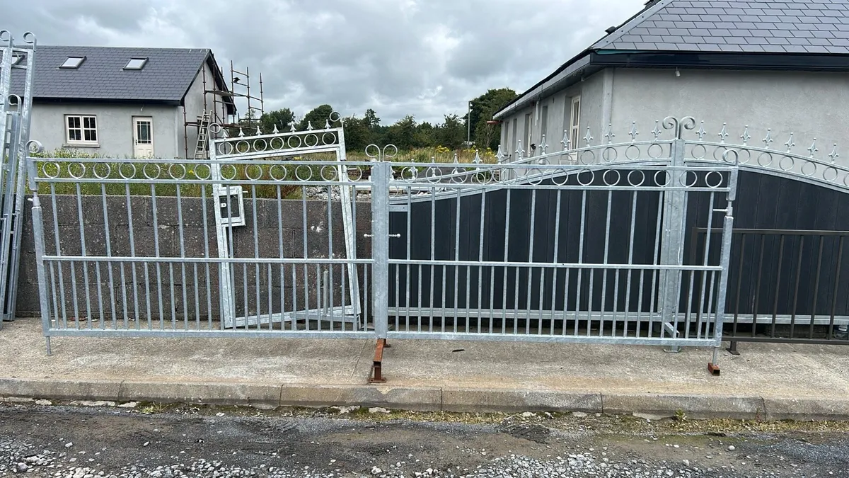 12ft galvanized gates straight top ✅