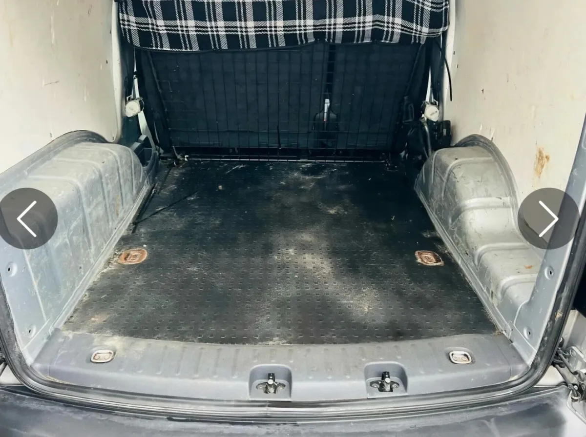 Volkswagen Caddy Maxi 1.6 TDI (2013) – 5 Seater - Image 4