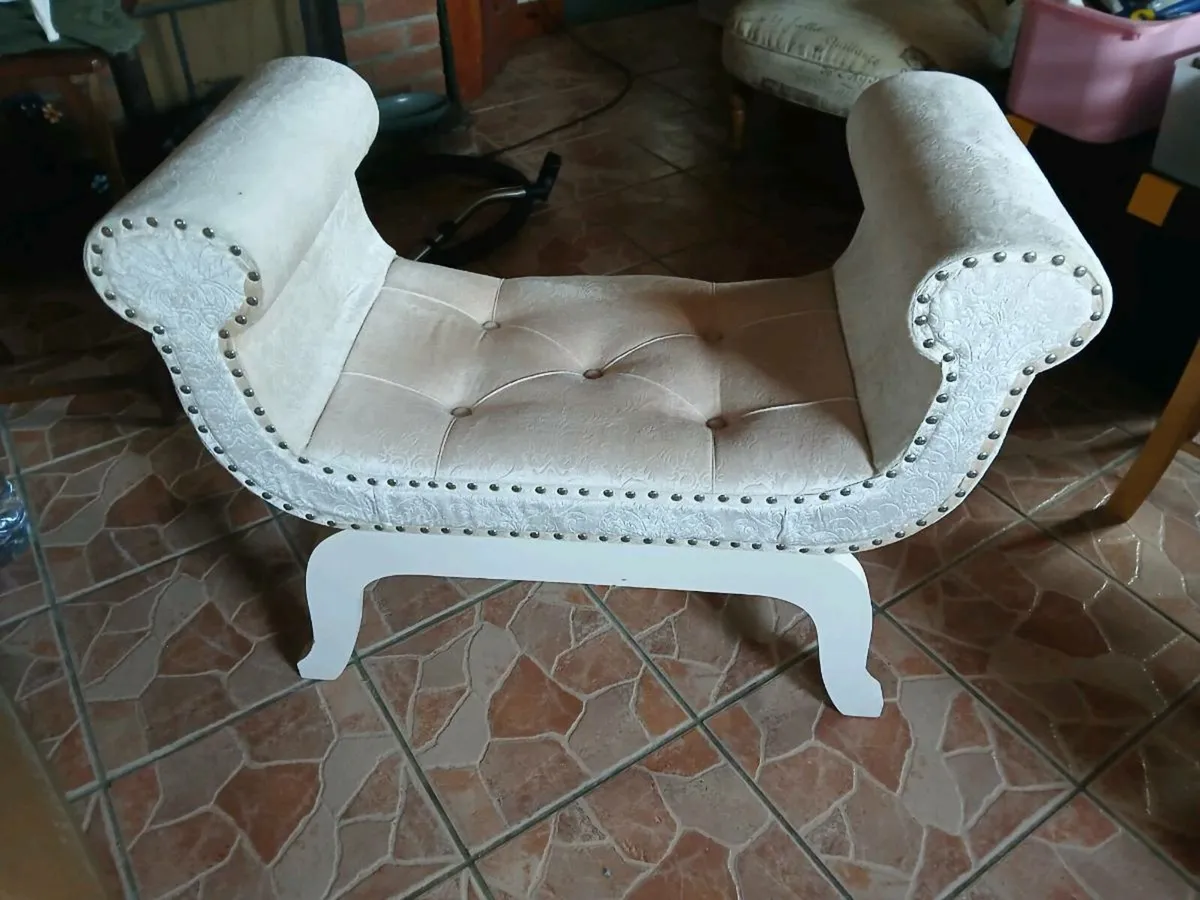 Seats - Image 1