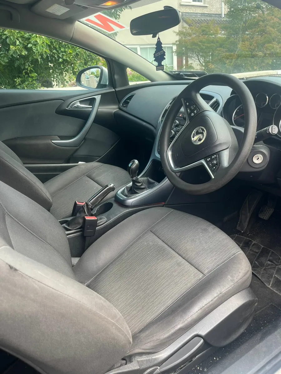 Vauxhall Astra GTC - Image 3