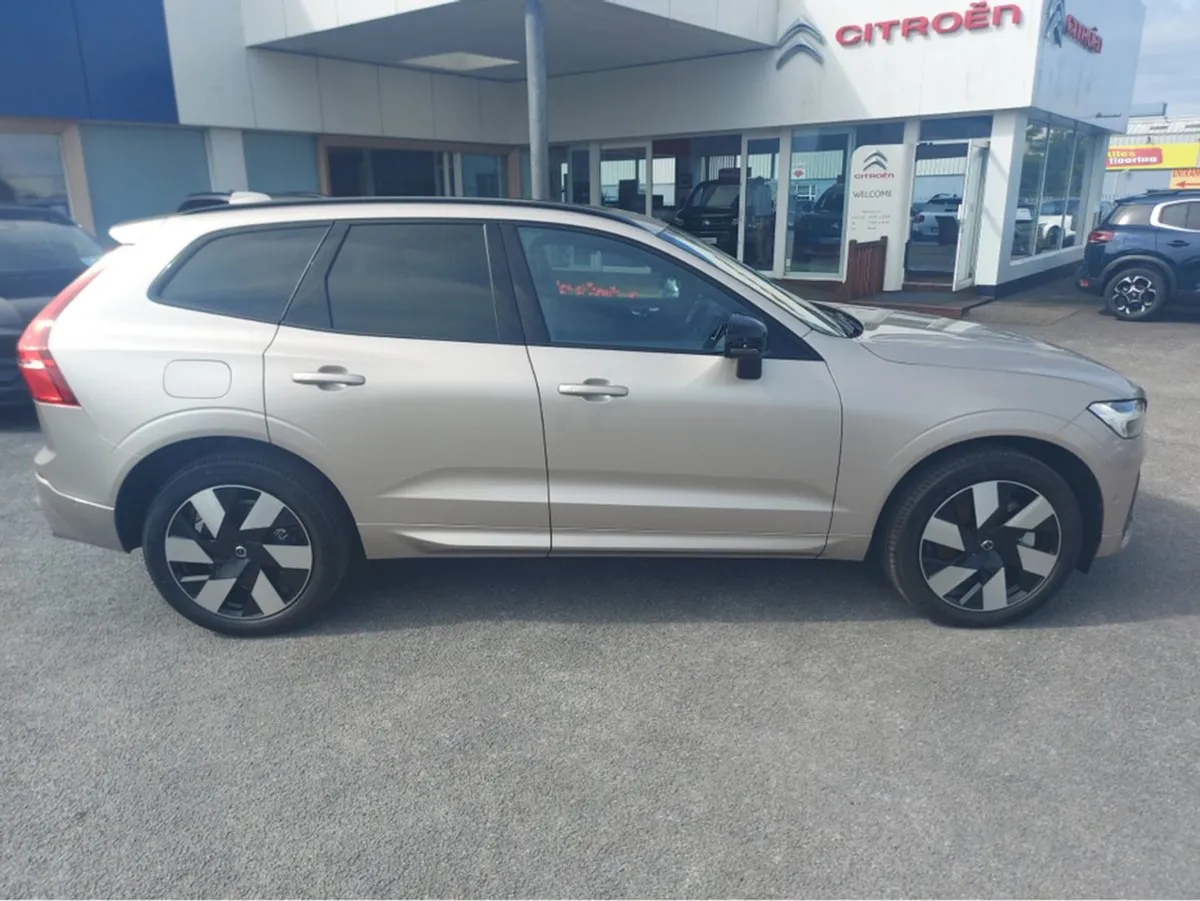 Volvo XC60 T6 Phev Plus Dark AWD - Image 3