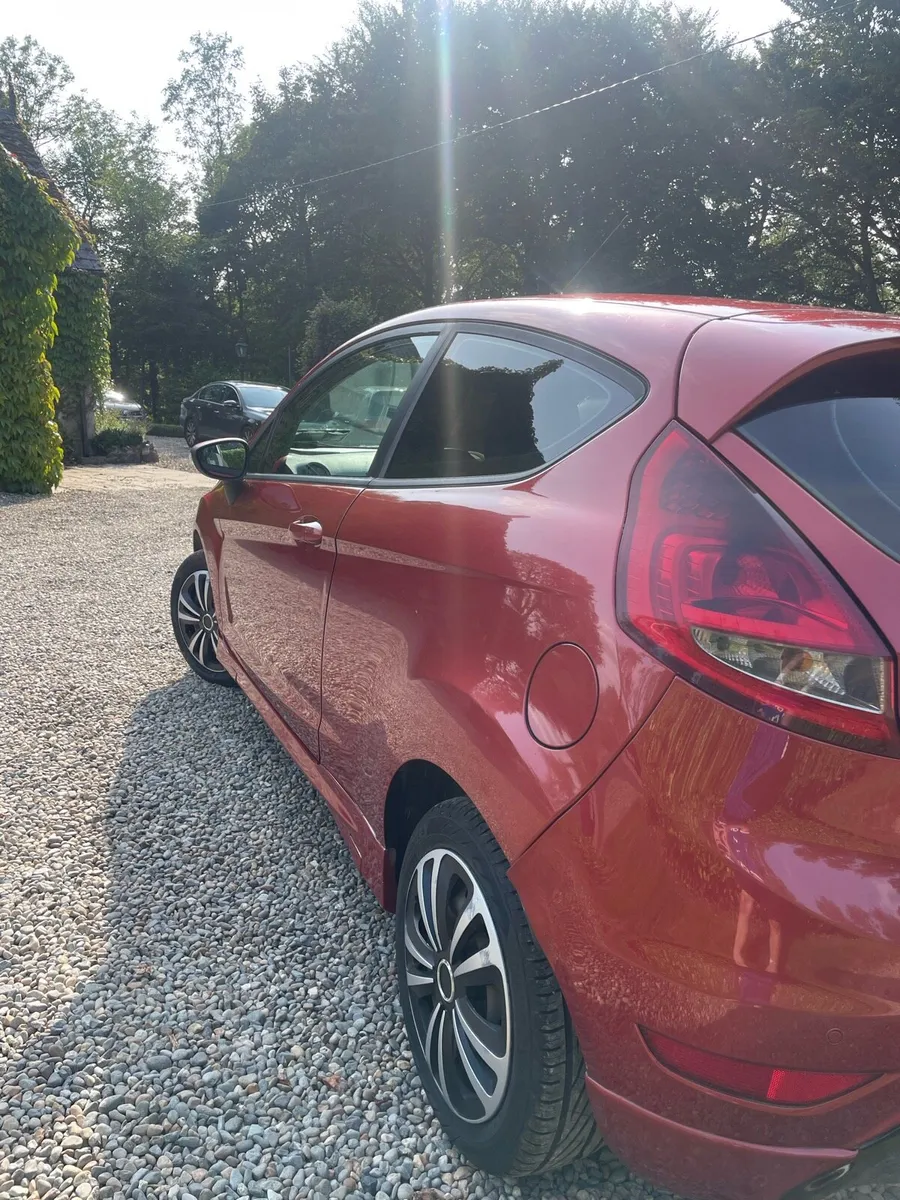 Ford Fiesta 2010 - Image 4