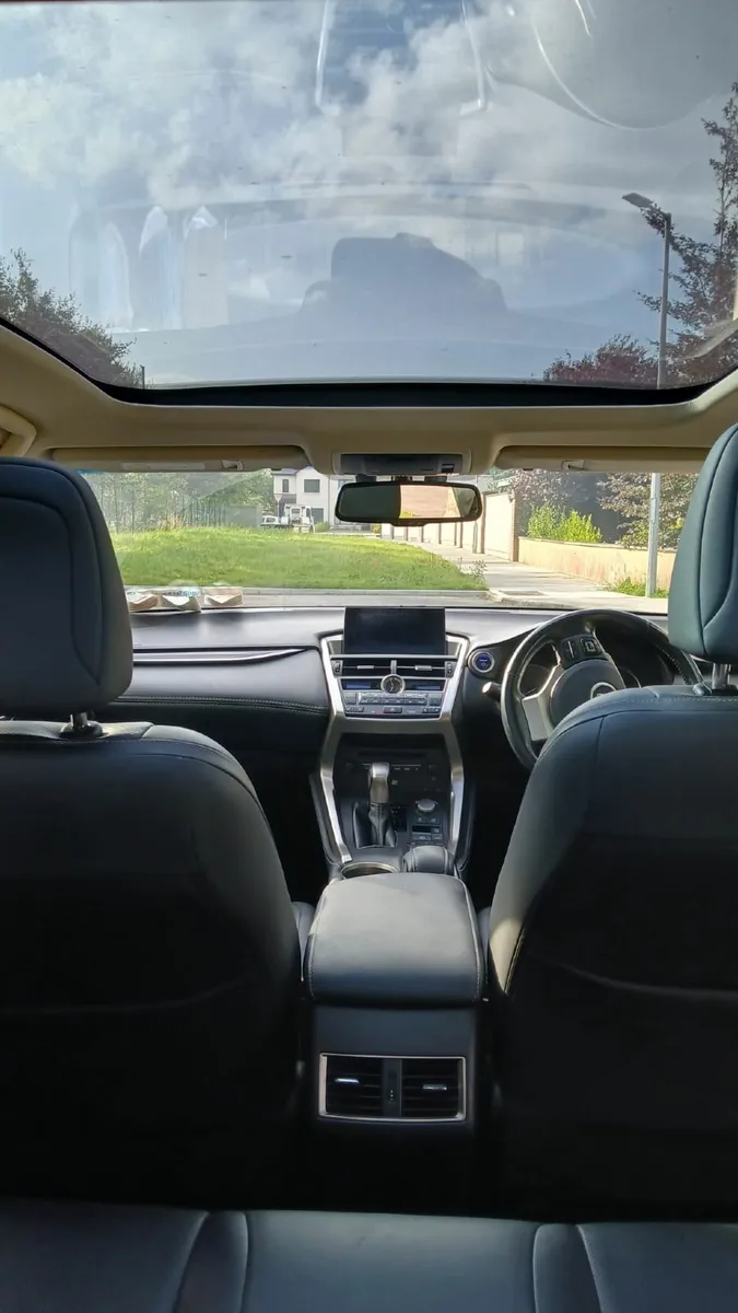 Lexus NX300H 2016 - Image 4
