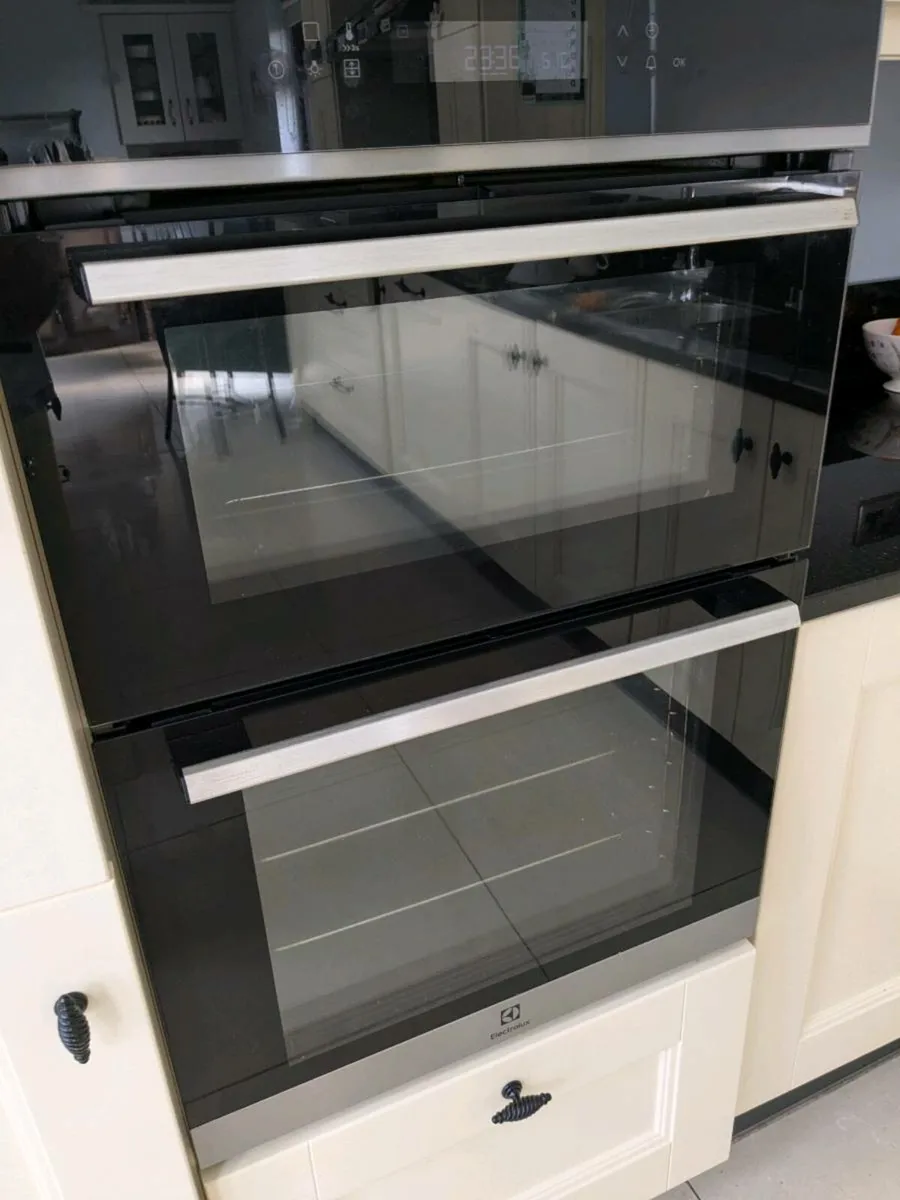 Built in double oven - Image 1