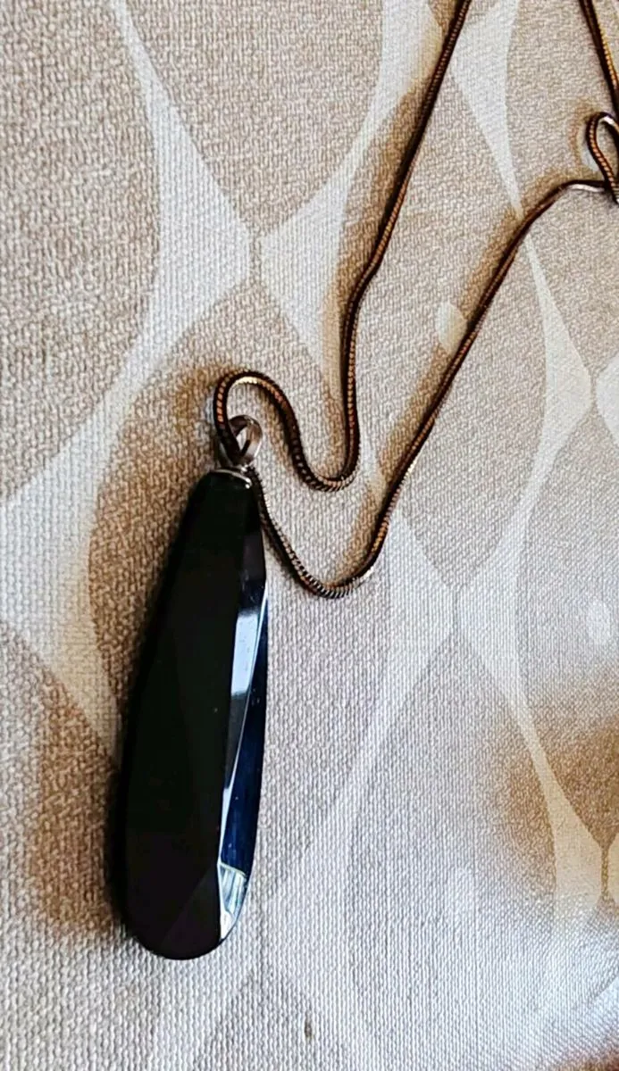 Faceted glass necklace - Image 1