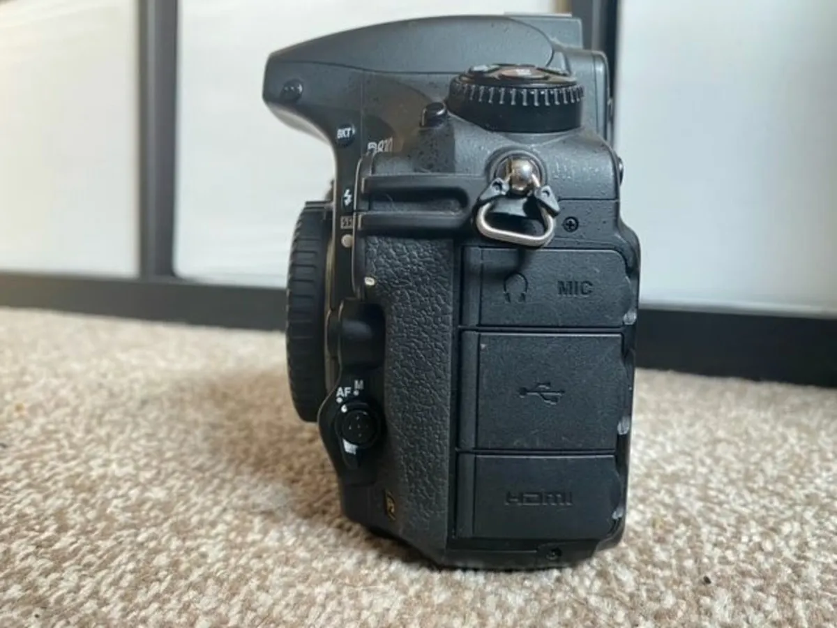 Nikon 810 body only - Image 2