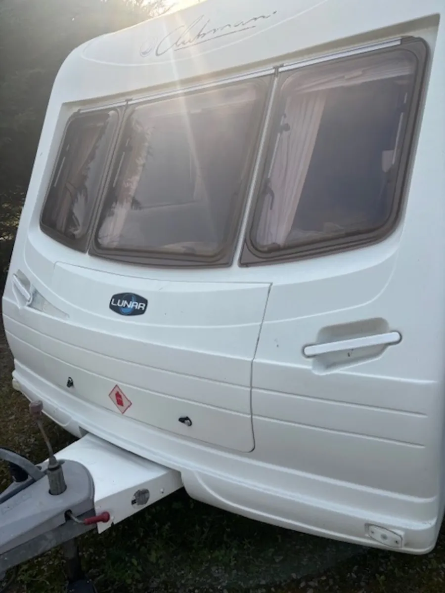 Lunar Clubman 475-2 CK  2 Berth Caravan - Image 1