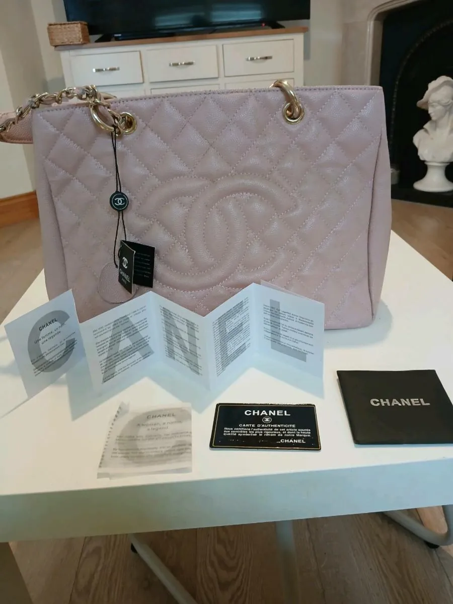 CHANEL BAG . NEVER USED. - Image 2