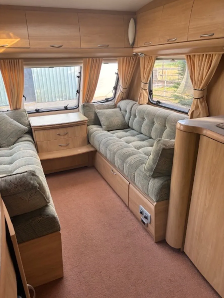 Lunar Clubman 475-2 CK  2 Berth Caravan - Image 3