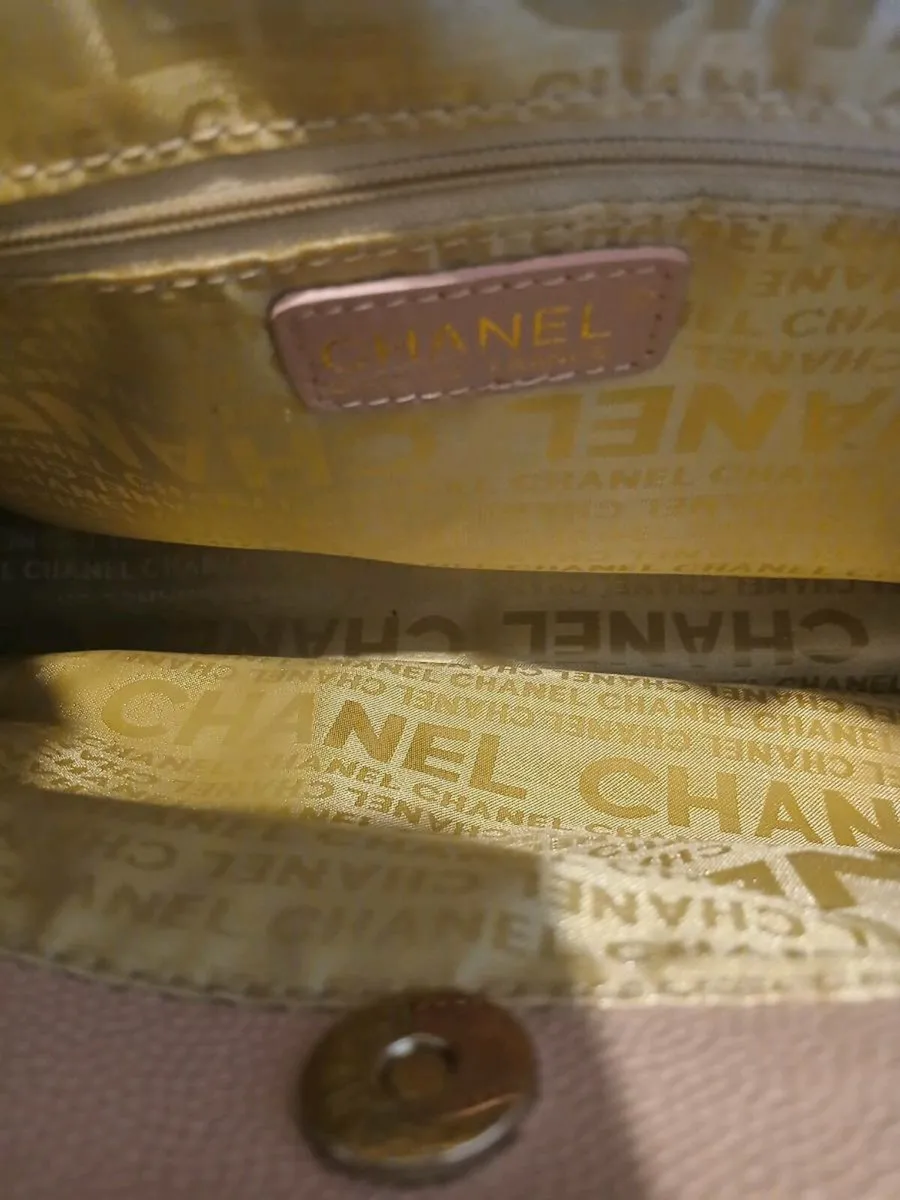 CHANEL BAG . NEVER USED. - Image 3