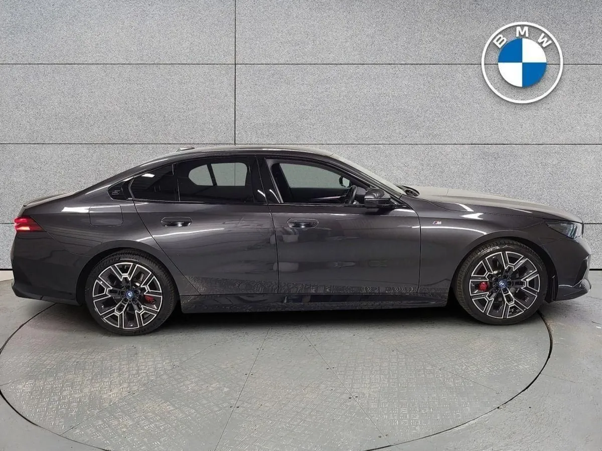 BMW 5 Series 530e M Sport Pro Saloon - Image 4