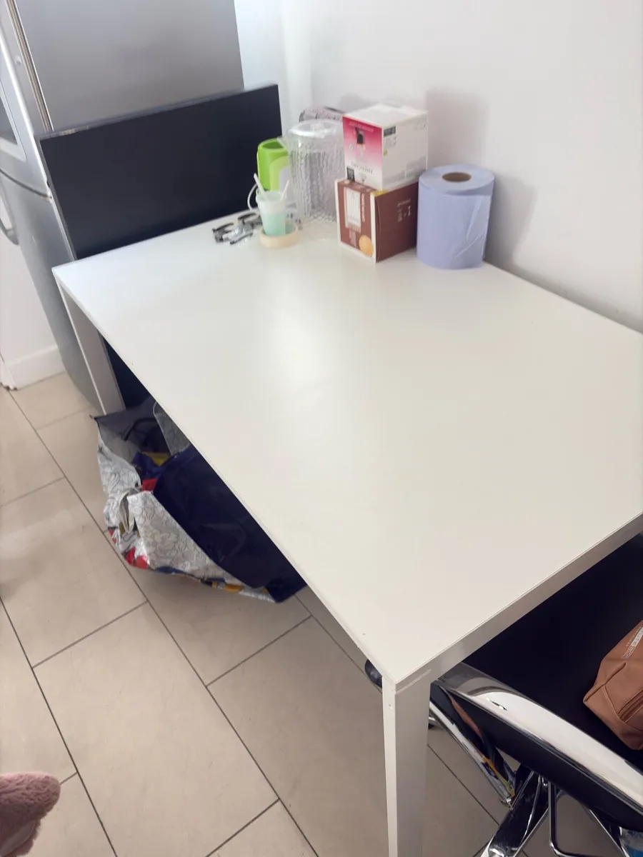 TABLE IKEA - Image 1