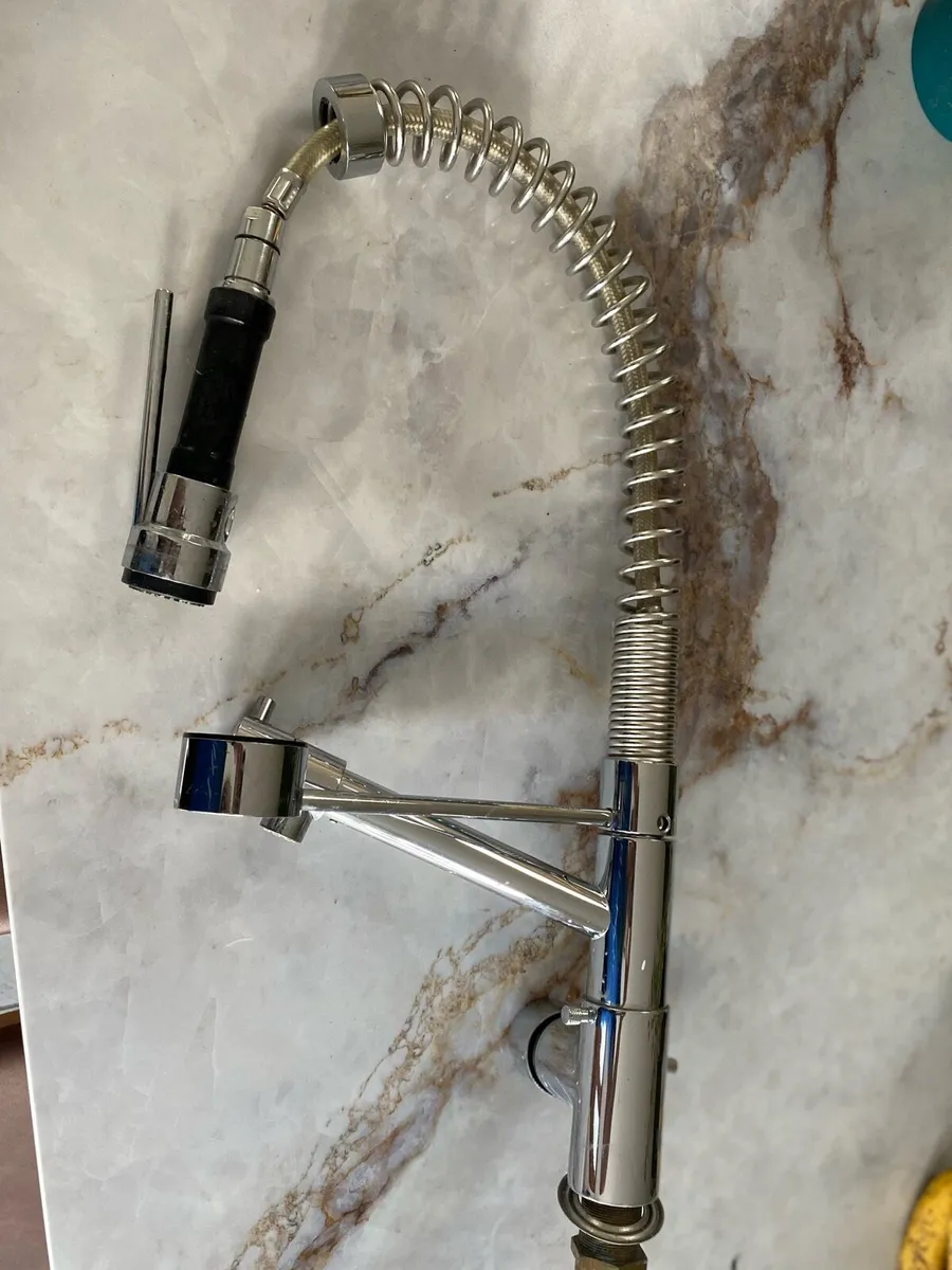 Chrome kitchen tap with removable sprayer - Image 1