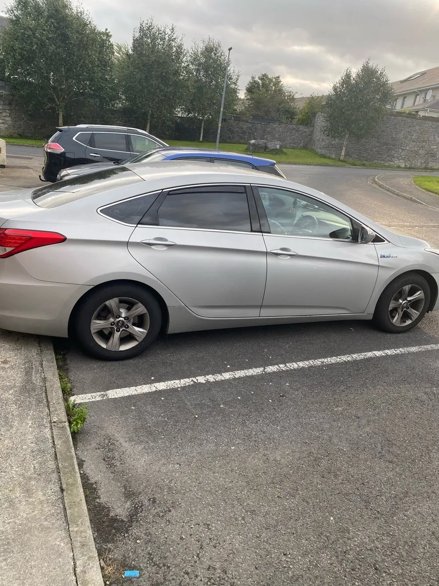 2015 Hyundai i40 TAX 01/26 NCT 09/26 - Image 1