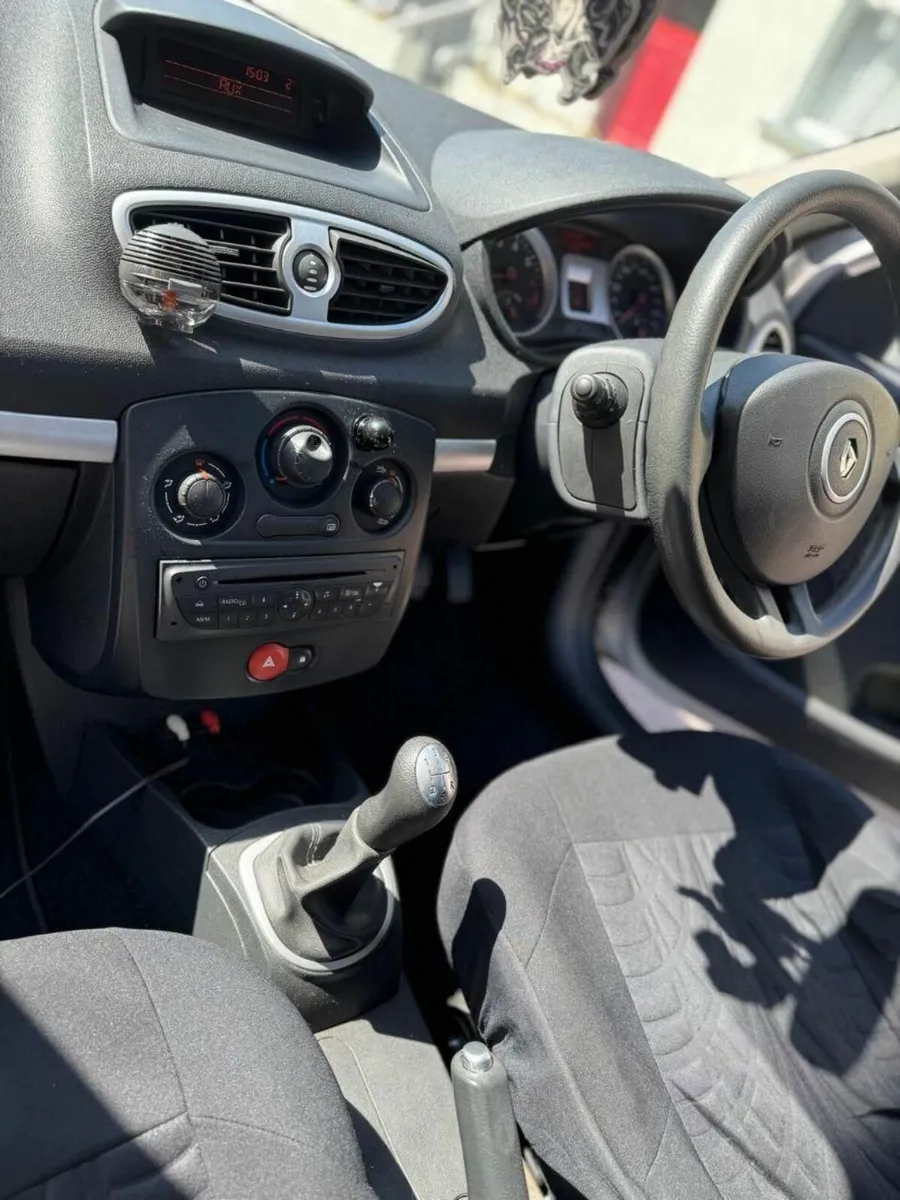 Renault Clio 2011 - Image 2