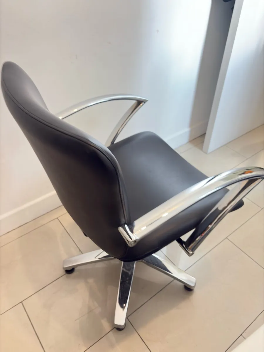 Hairdresser chair - Image 3