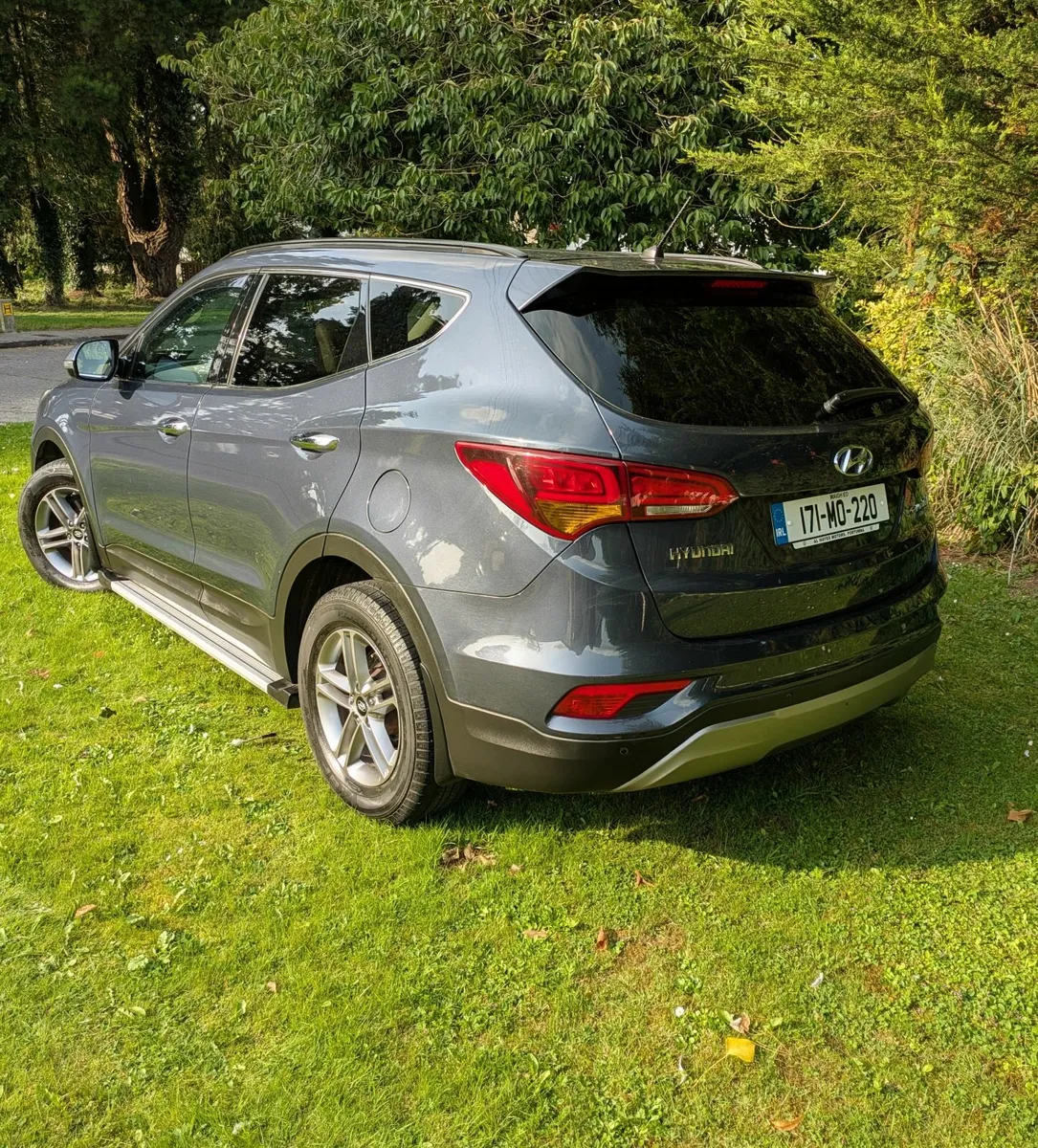 2017 Hyundai Santa Fe  7 Seater 4x4 - Image 3
