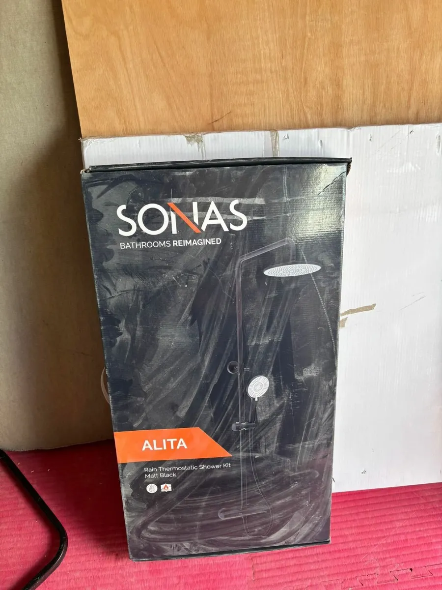 Black and White Thermostatic Sonas Shower - Image 2
