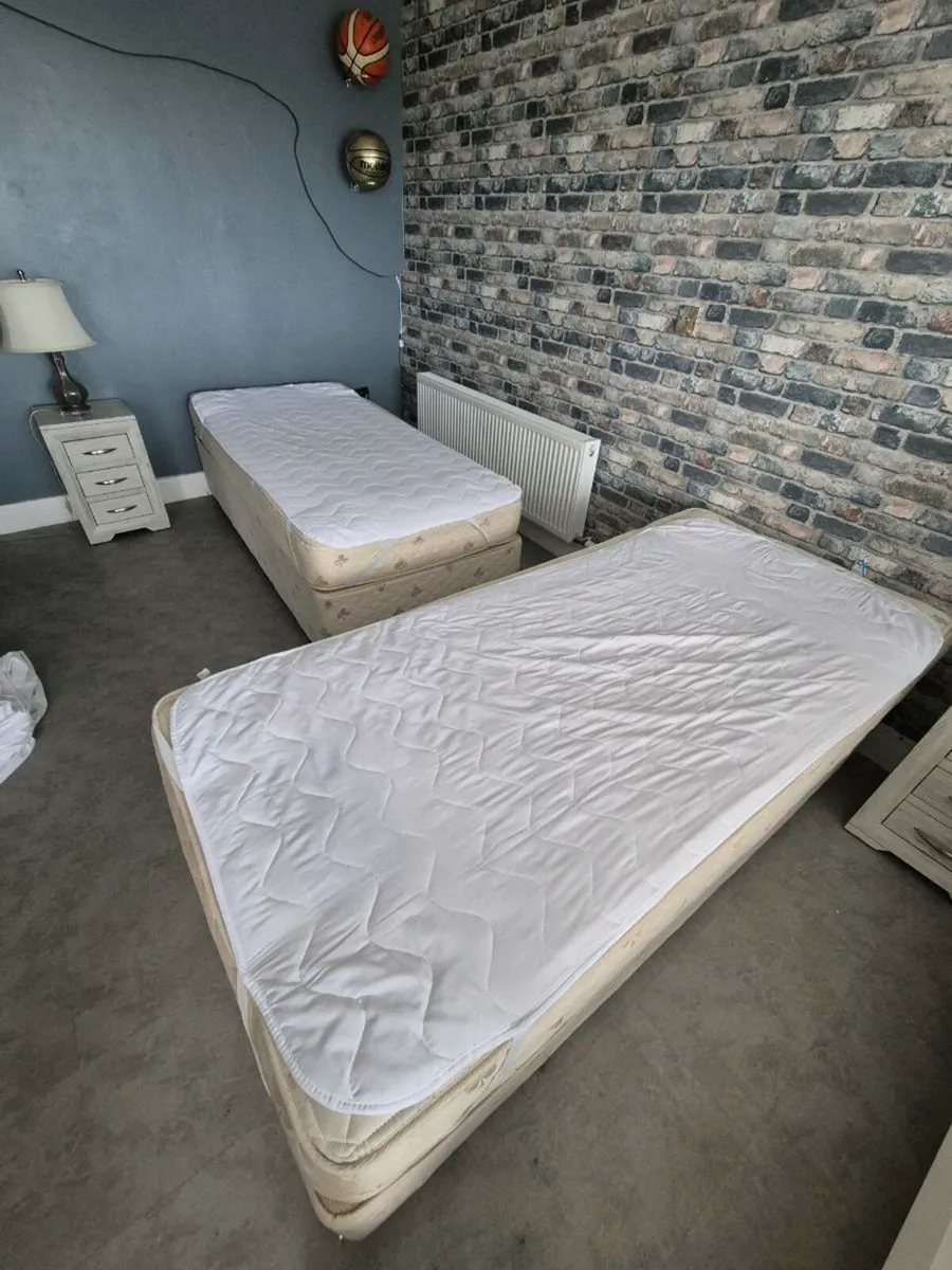 King Koil Twin Mattresses and base - Image 1