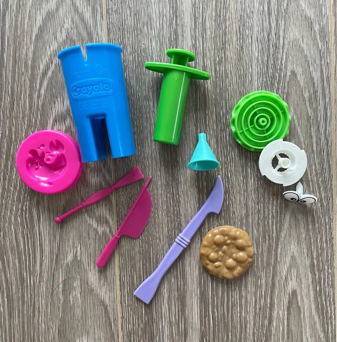 Play Doh Hair Salon Playset & FREE Stuff - Image 4