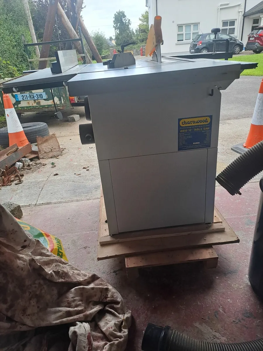 Sliding table saw - Image 1