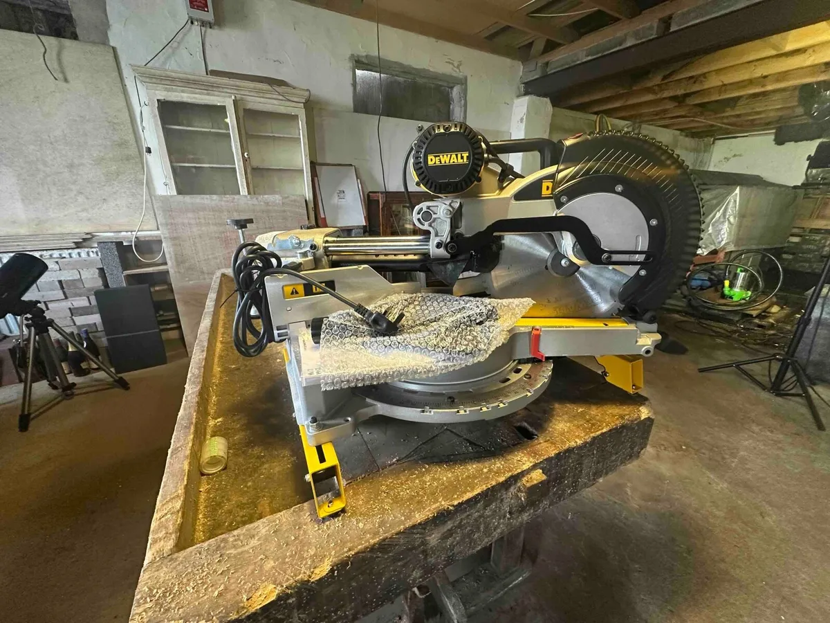 DeWALT DWS780 mitre chop saw - Image 1