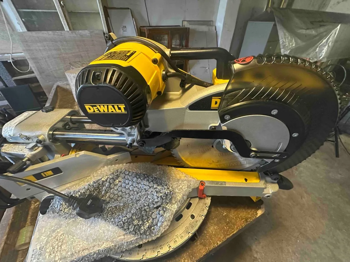 DeWALT DWS780 mitre chop saw - Image 2