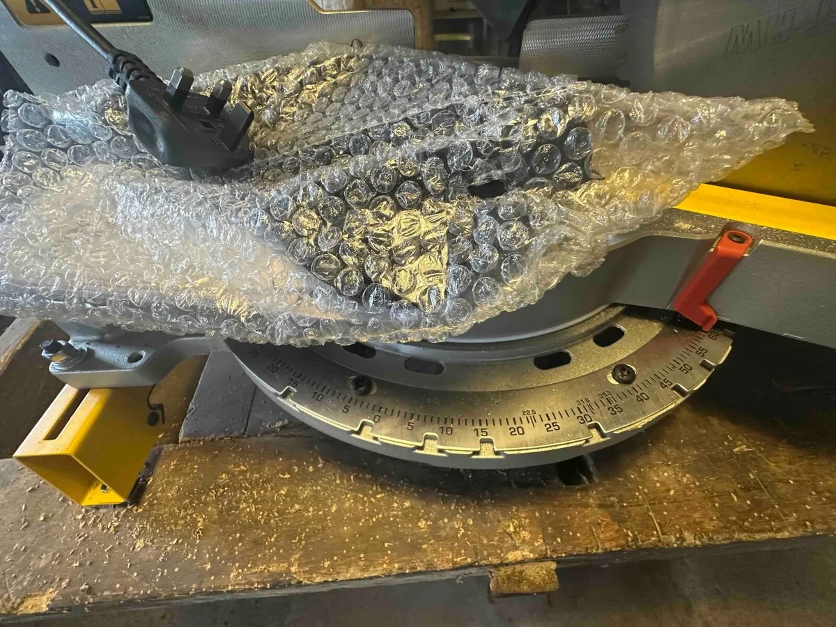 DeWALT DWS780 mitre chop saw - Image 3