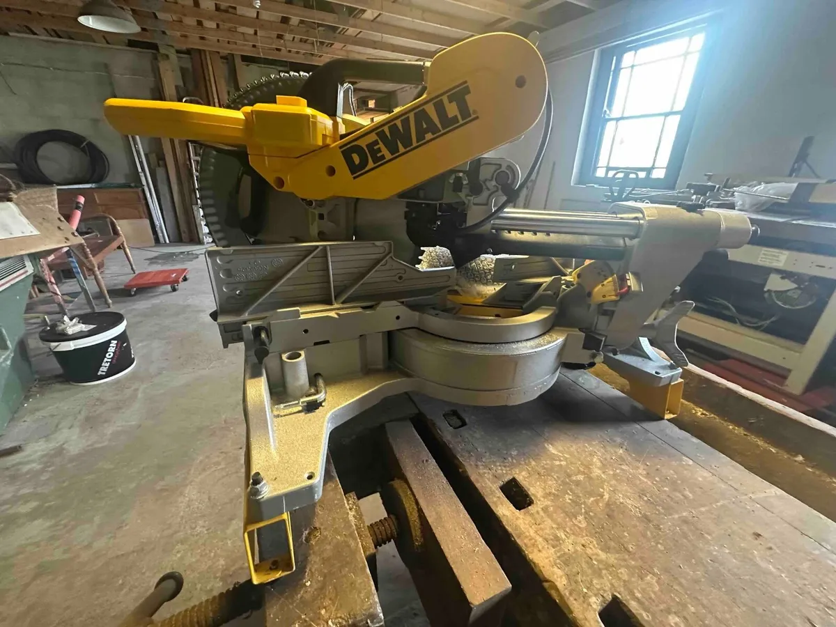 DeWALT DWS780 mitre chop saw - Image 4