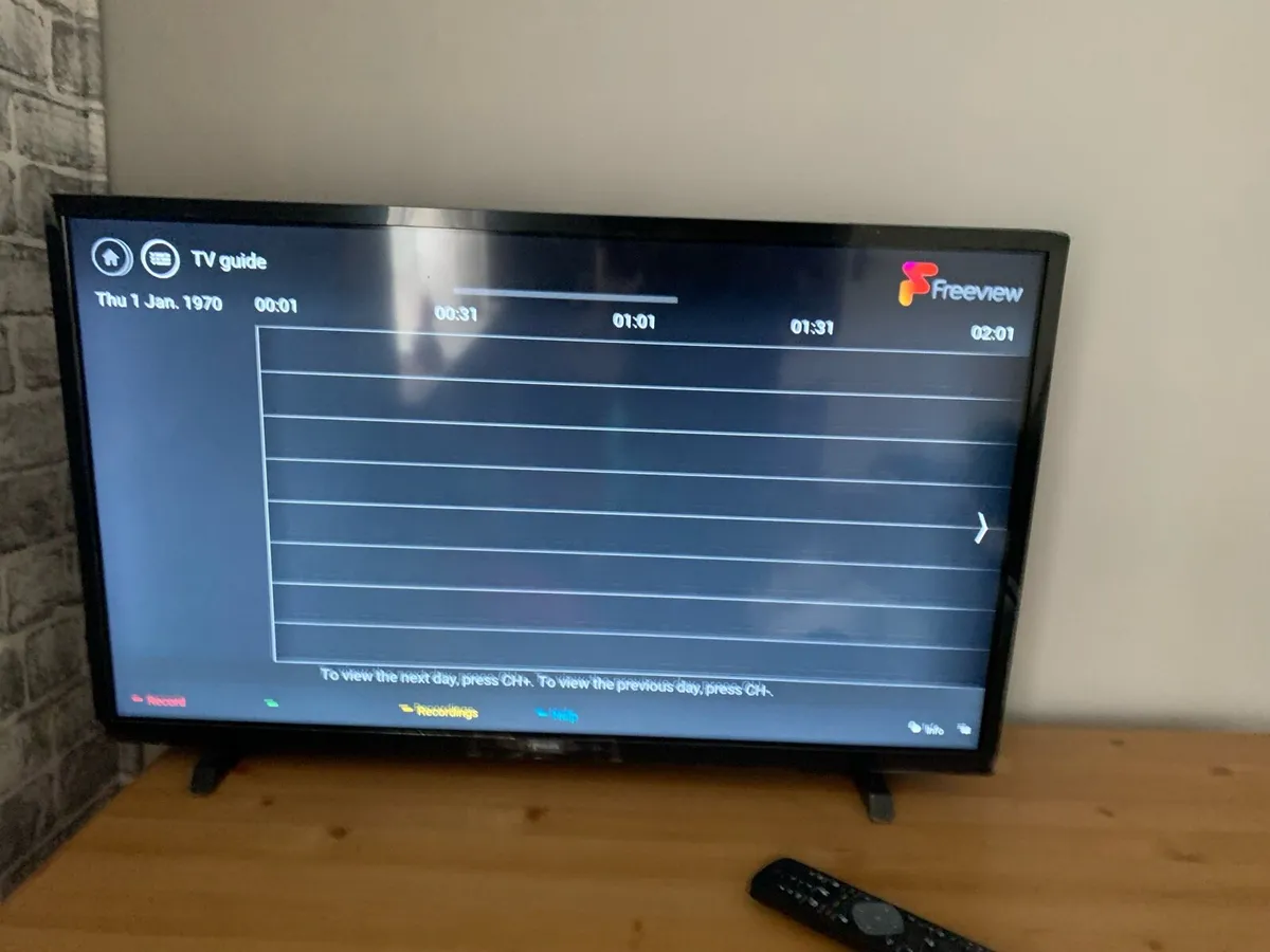 32” Phillips Smart TV like new - Image 1