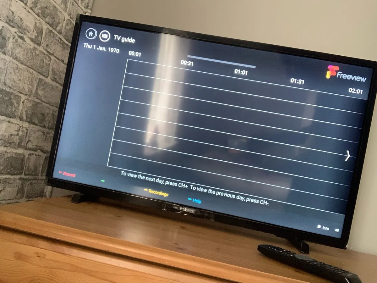 32” Phillips Smart TV like new - Image 3