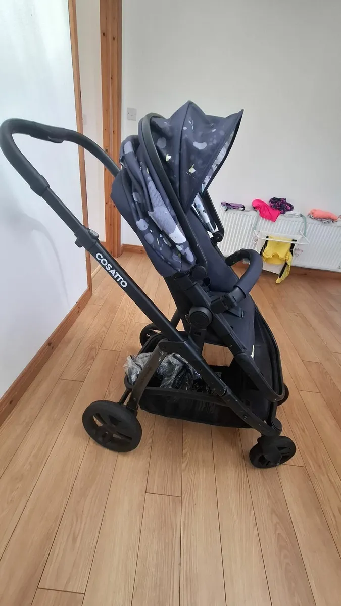 Cosatto travel system with isofix base - Image 1